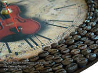Интерьерные часы из кофейных зерен Скрипка